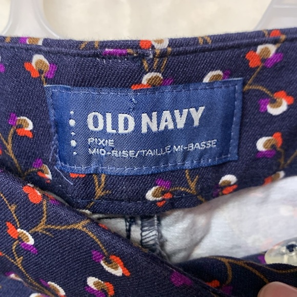 Old Navy Mid Rise Pixie Pants - Picture 5 of 9